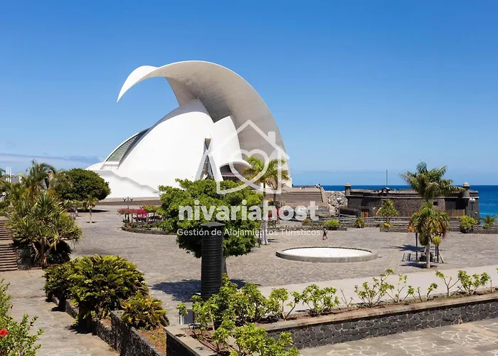 The Rise Cruz, By Nivariahost * Santa Cruz de Tenerife