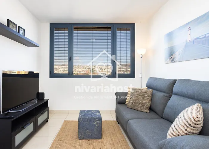 The Rise Cruz, By Nivariahost * Santa Cruz de Tenerife