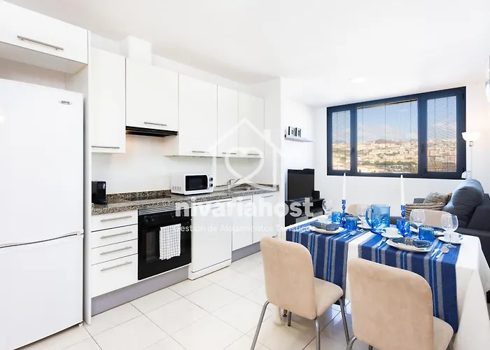 The Rise Cruz, By Nivariahost * Santa Cruz de Tenerife