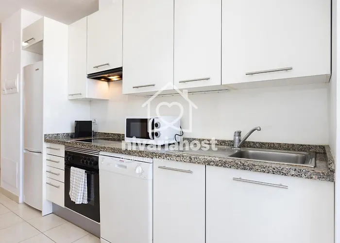 The Rise Cruz, By Nivariahost * Santa Cruz de Tenerife